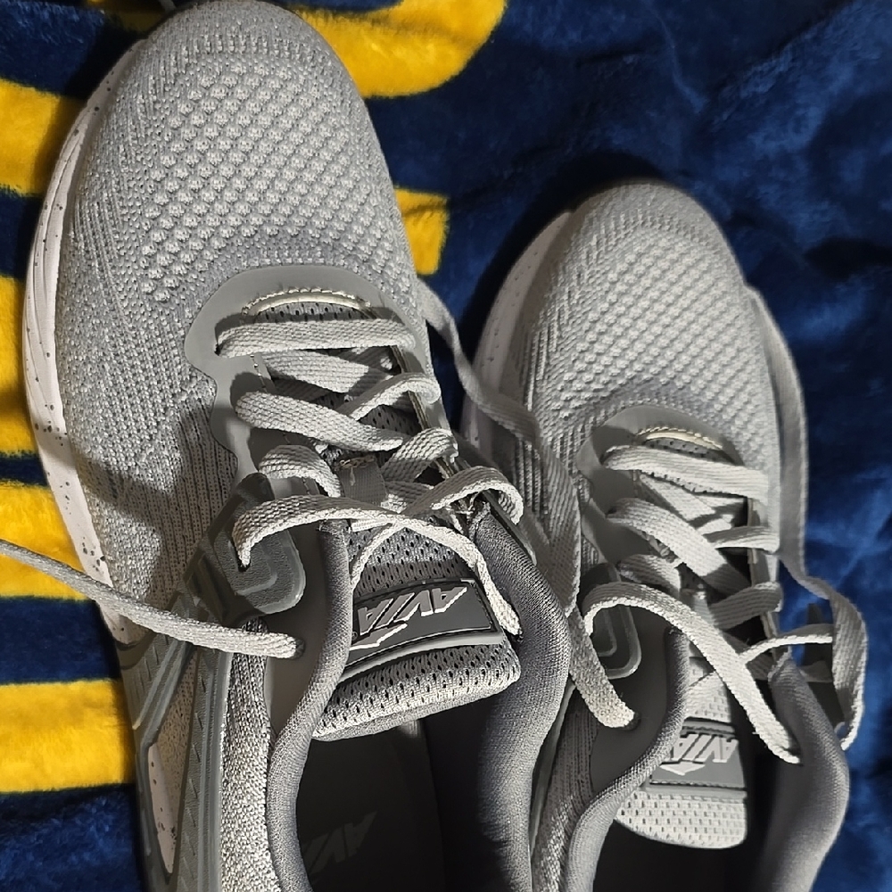New Avaia Tennis Shoes